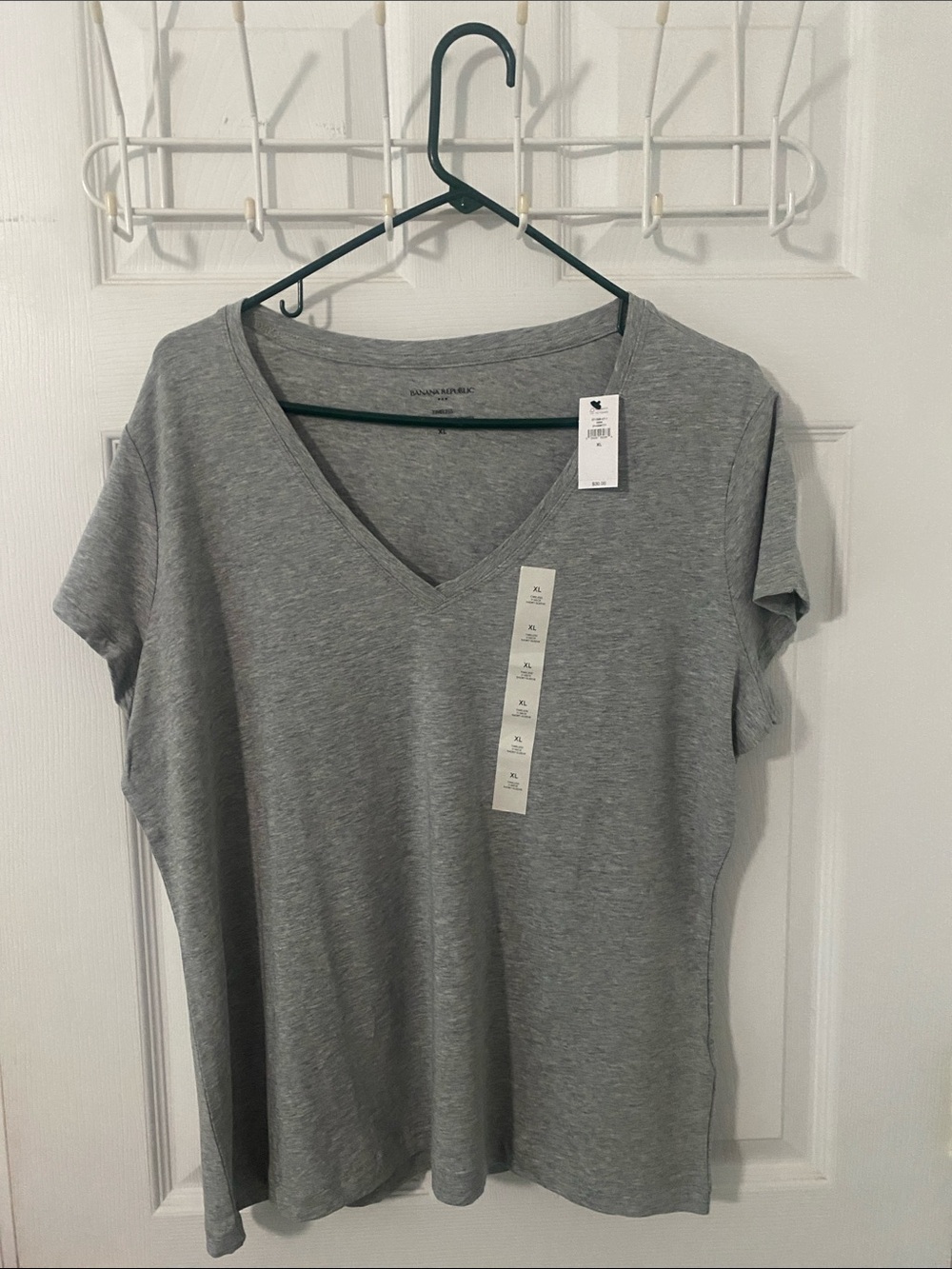 Banana Republic Light Gray V-Neck Short Sleeve Tee XL 58 cot38 model 4 spndx NWT